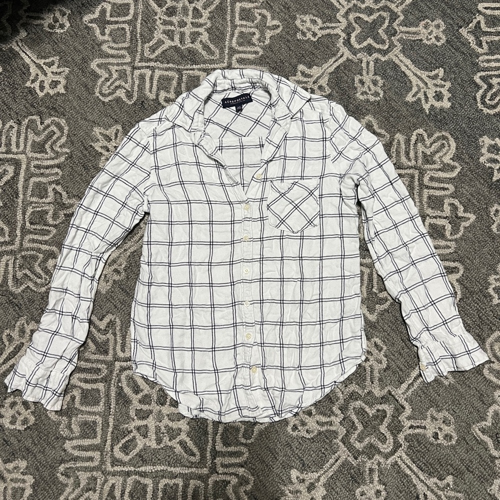 Aeropostale White and Black Plaid Button Up